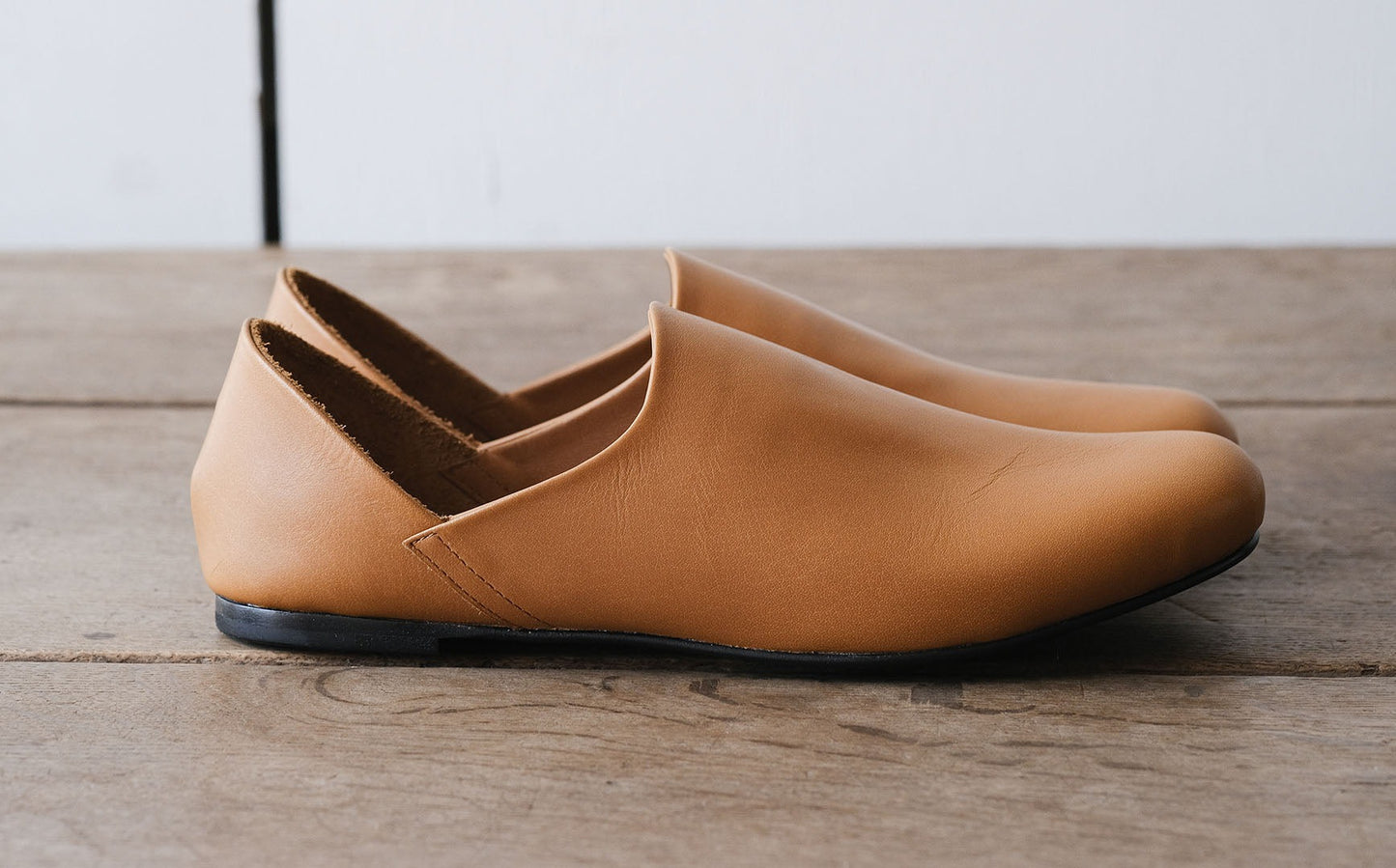 【受注商品】［AUTTAA］ルームシューズ２smooth kip