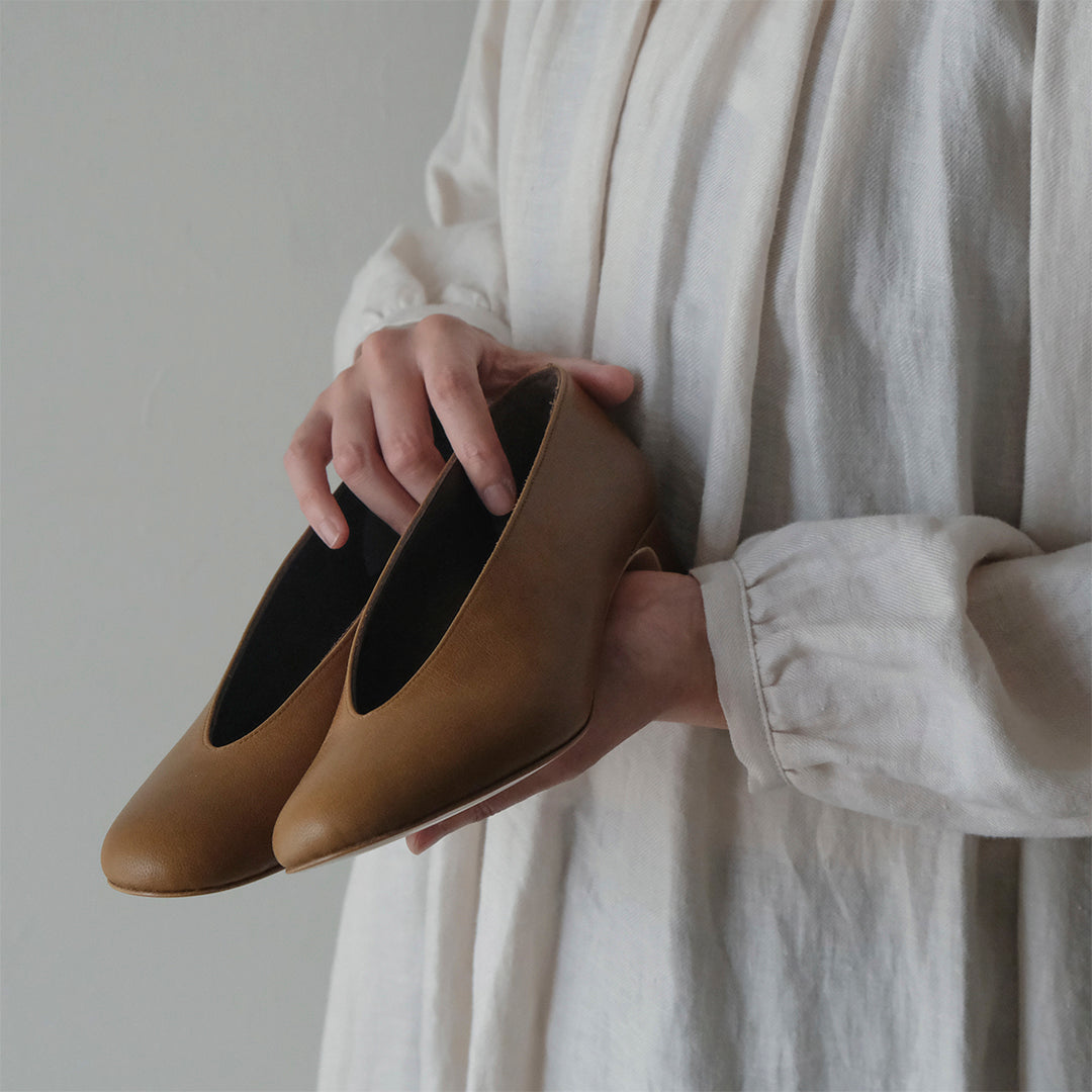 【受注商品】［AUTTAA］ Soft low cut pumps