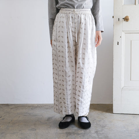 ［BUNON］Embroidery Tuck Pants