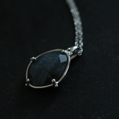 ［装身具LCF］ブラックオパールの首飾り