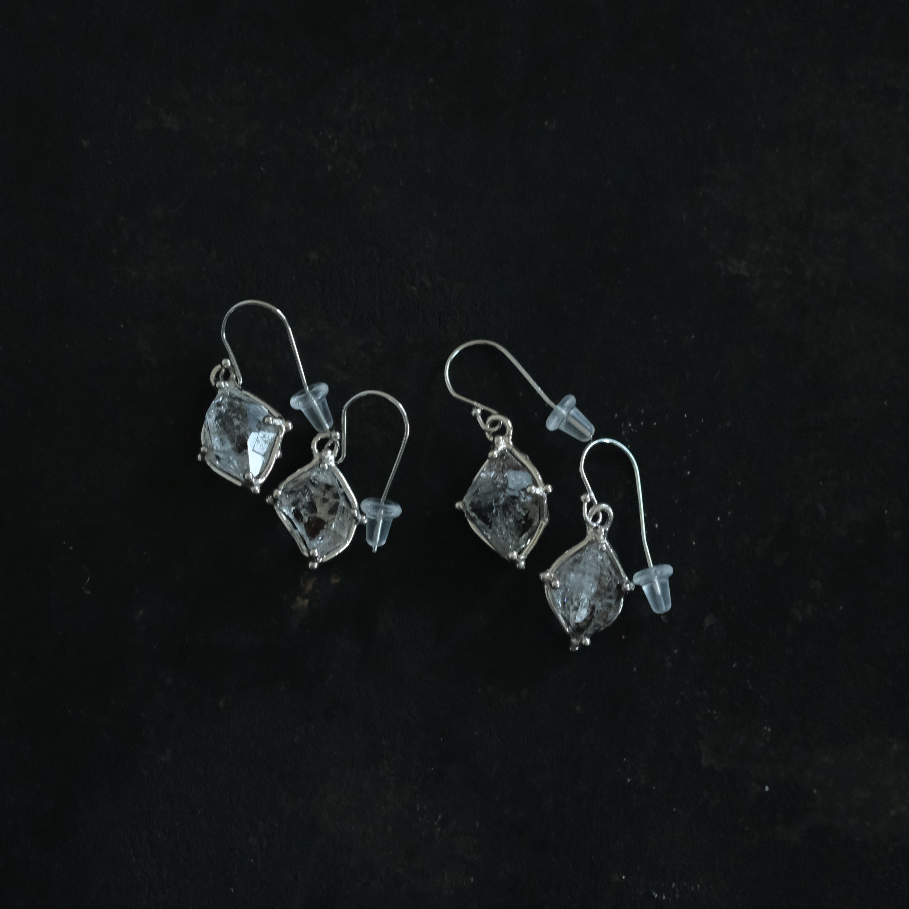 装身具LCF］原石水晶のぶらさがりピアス – Envelope