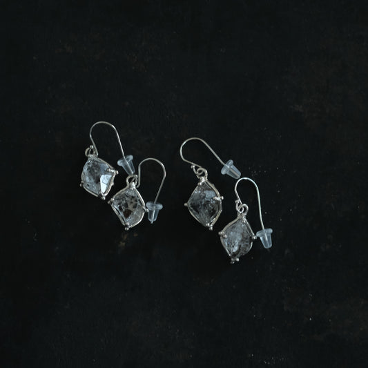 ［装身具LCF］原石水晶のぶらさがりピアス