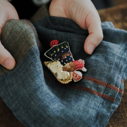 ハンカチに包んでお守りとして持ち運んでも