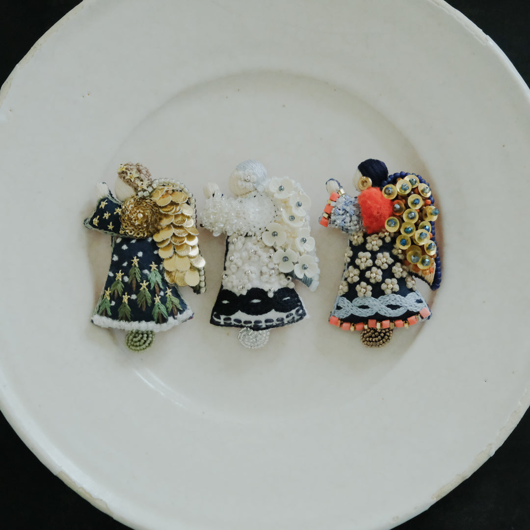 左から祈る天使 Brooch （A）、（B）、（C）