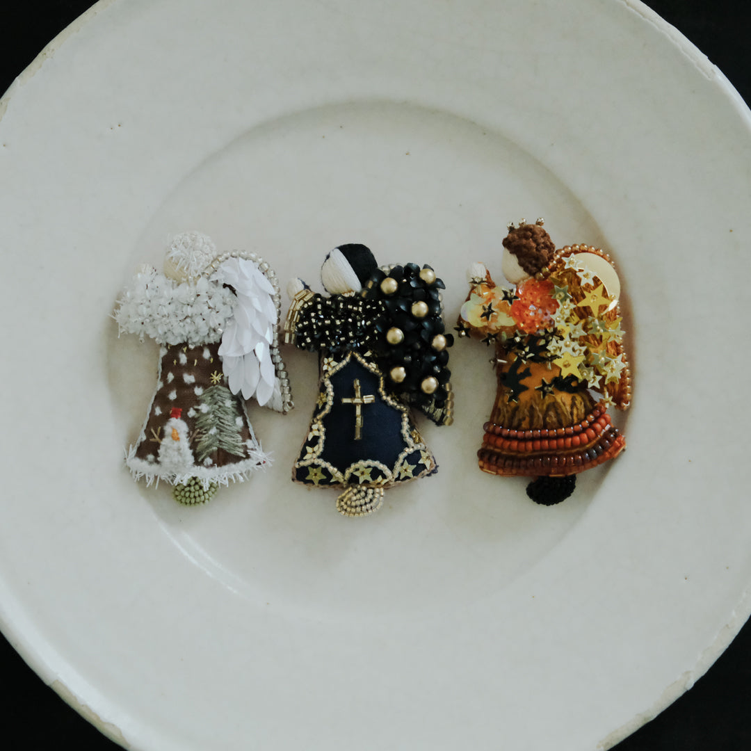左から祈る天使 Brooch （G）、（H）、（I）
