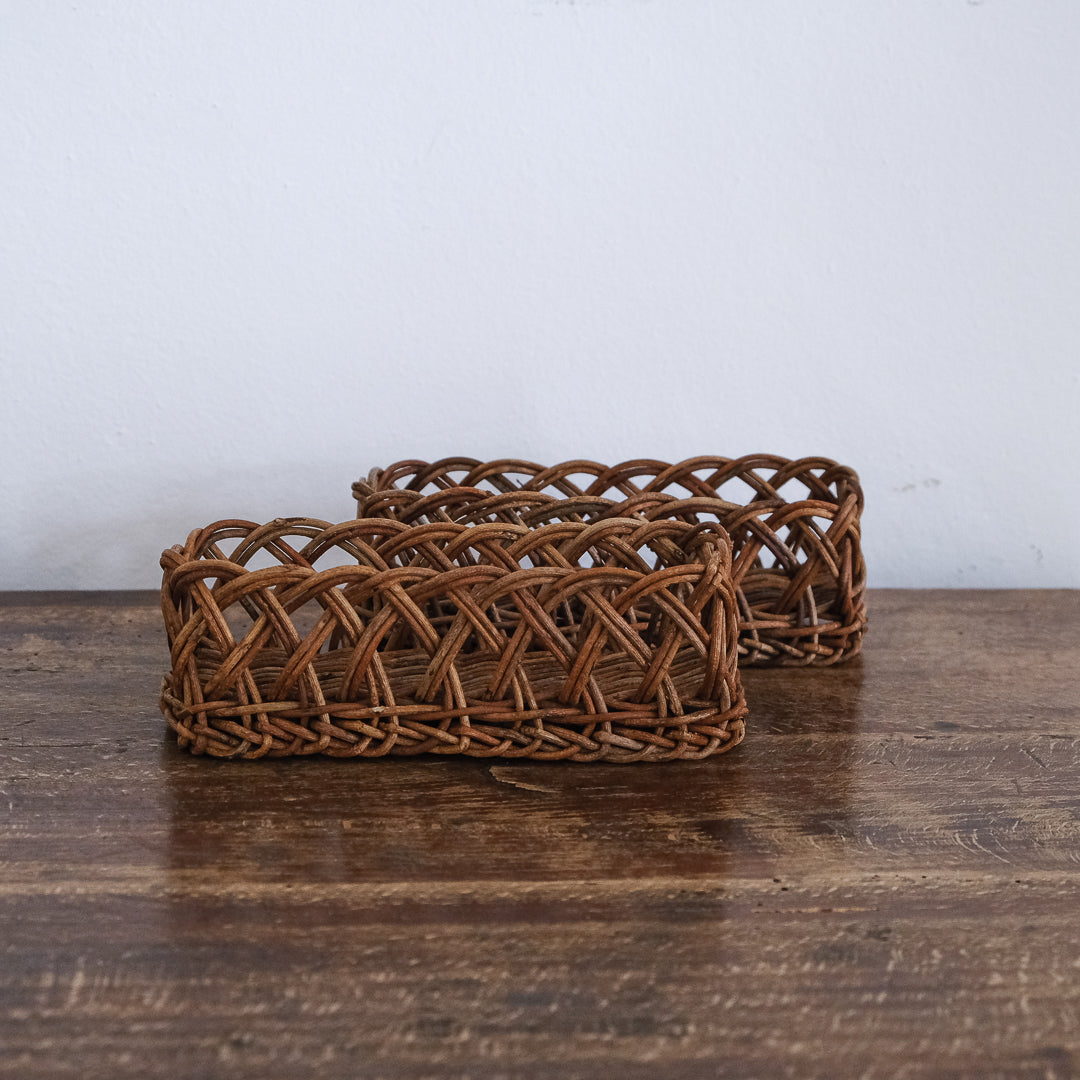 外国の陸橋を想起する、レトロなおしぼり入れ – Envelope