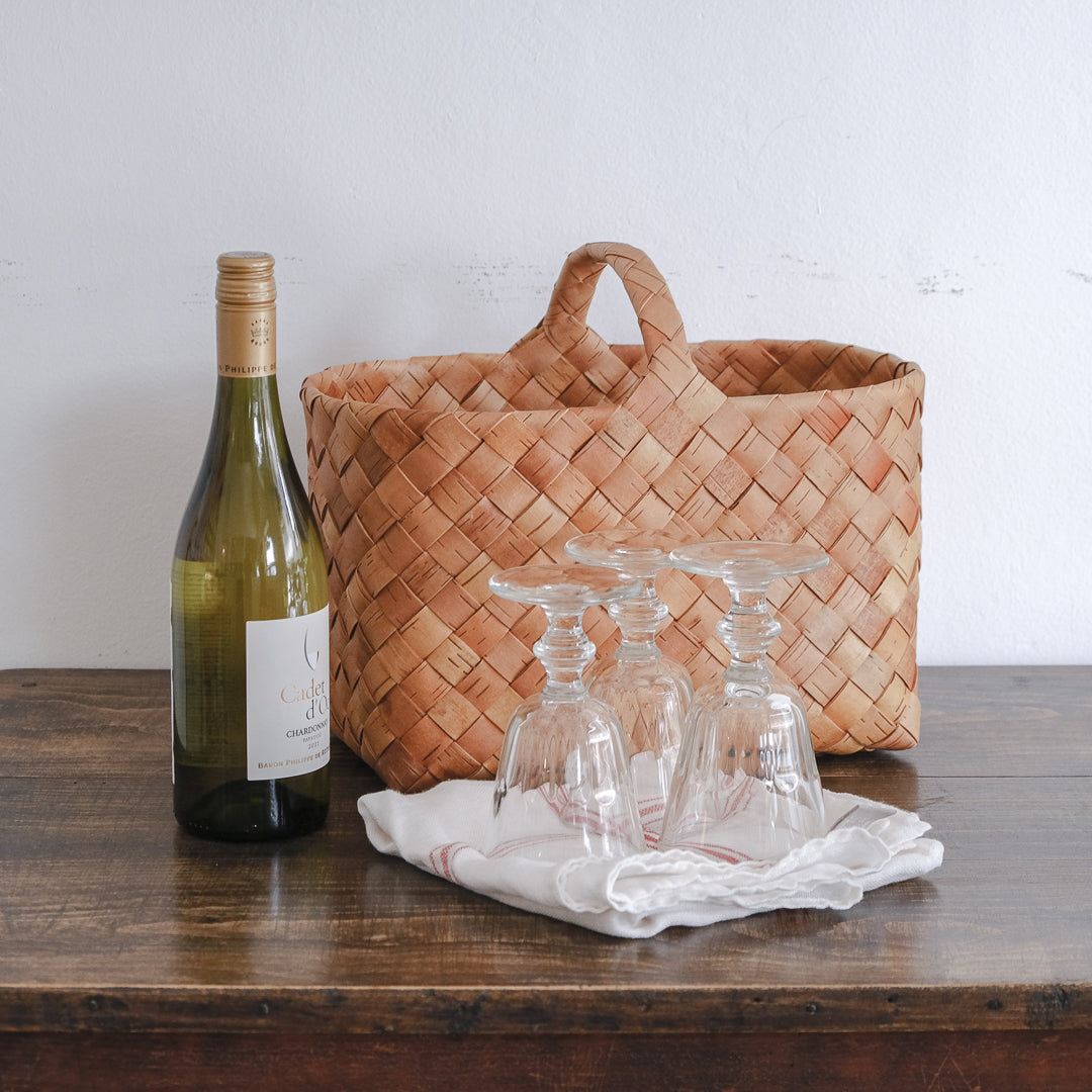 肌身離さず持ちたい。森の空気をまとう、やさしい白樺かご – Envelope