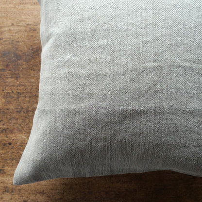 ウォッシュ加工の施された、ヴィンテージライクな風合い