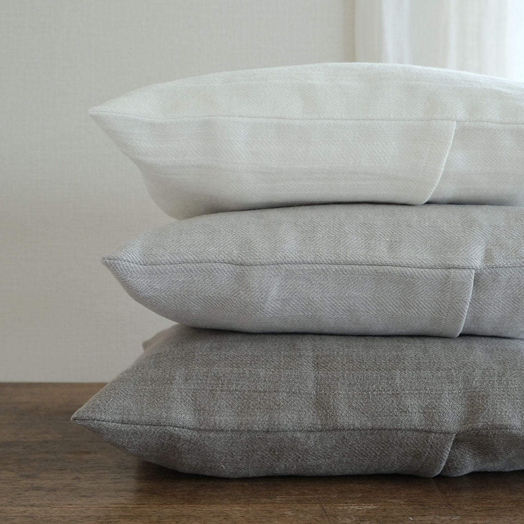 上からオイスター、ナチュラル、パイン