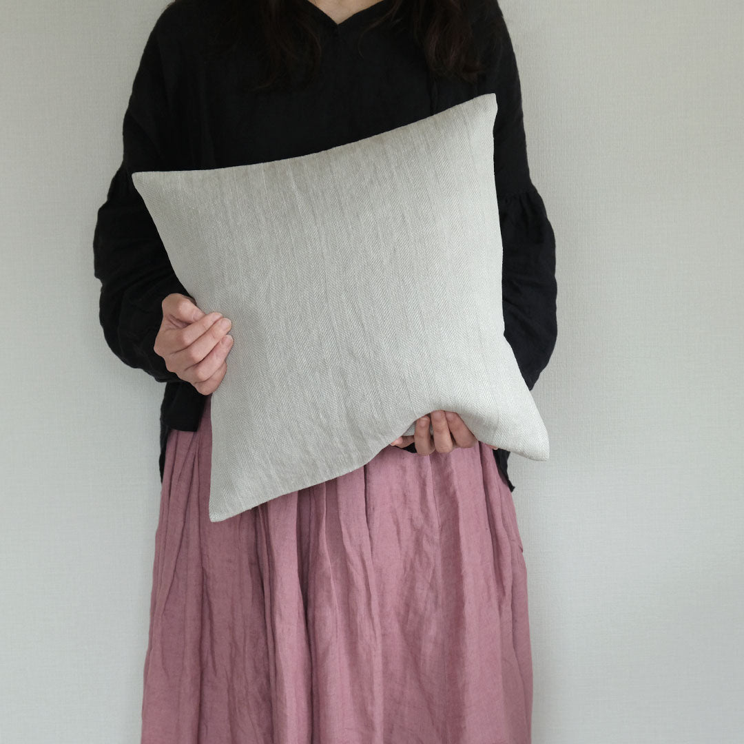 コンパクトな空間に収まりのよい40x40cmサイズ