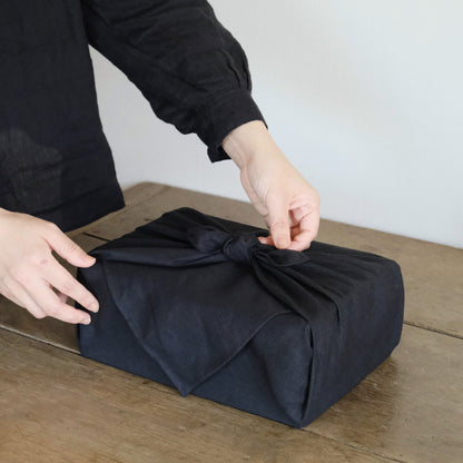 いつもの服にも合いそうなモダンな一枚