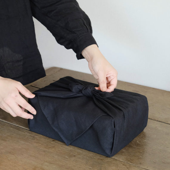 いつもの服にも合いそうなモダンな一枚