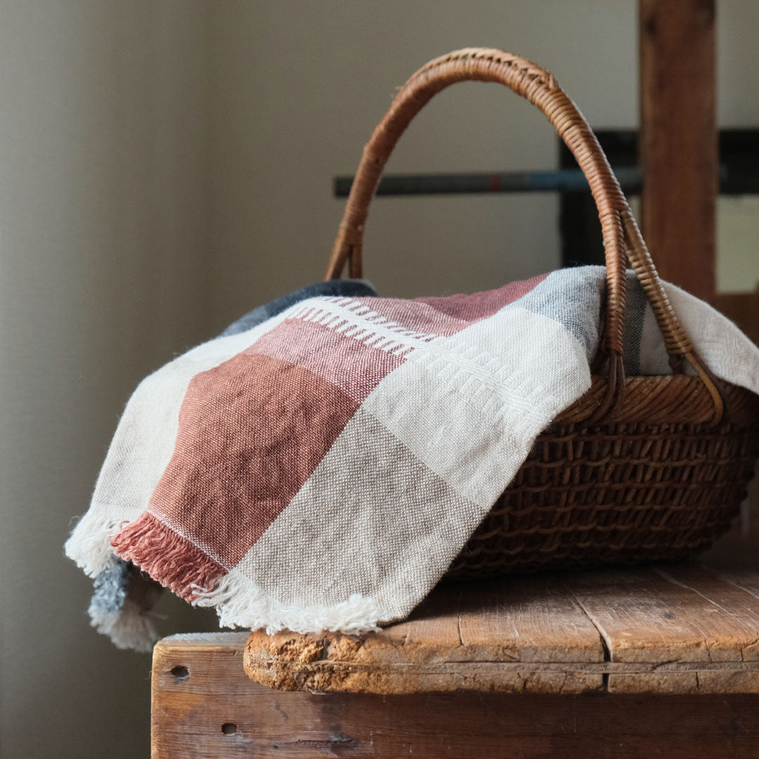 収納の目隠しにも