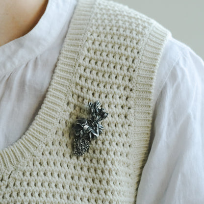 ［Furuhashi michiko］シクラメンの根付きのブローチ