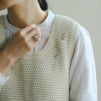 ［Furuhashi michiko］ヤドリギのクラバットピン