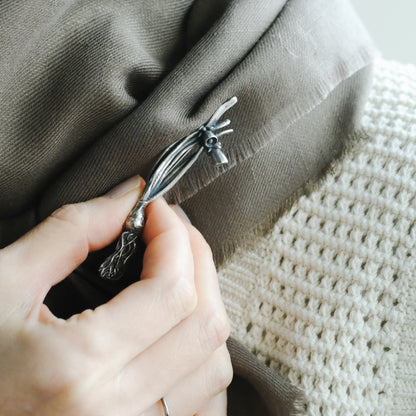 ［Furuhashi michiko］ペチコート水仙のブローチ