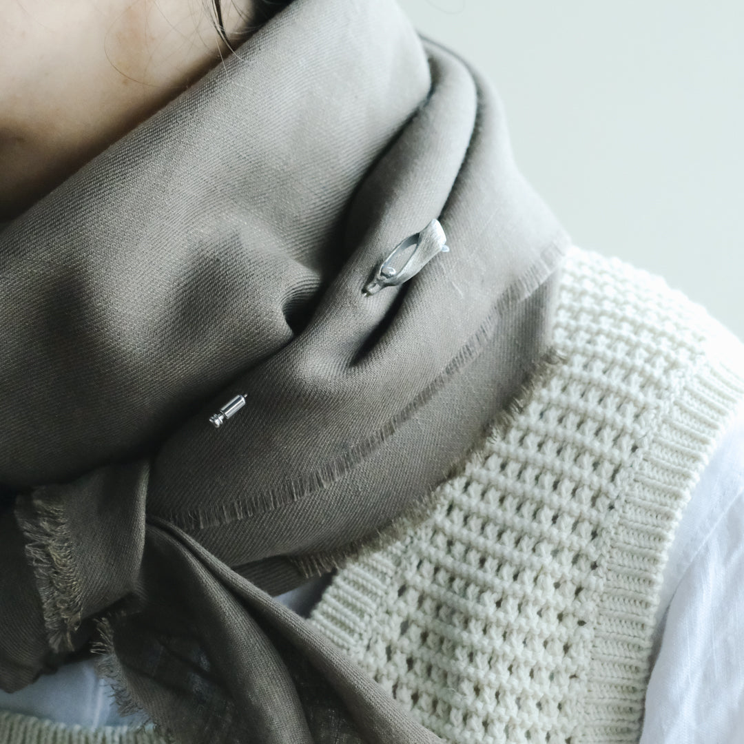 ［Furuhashi michiko］ヤドリギのクラバットピン