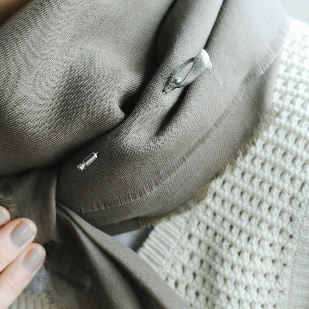 ［Furuhashi michiko］ヤドリギのクラバットピン