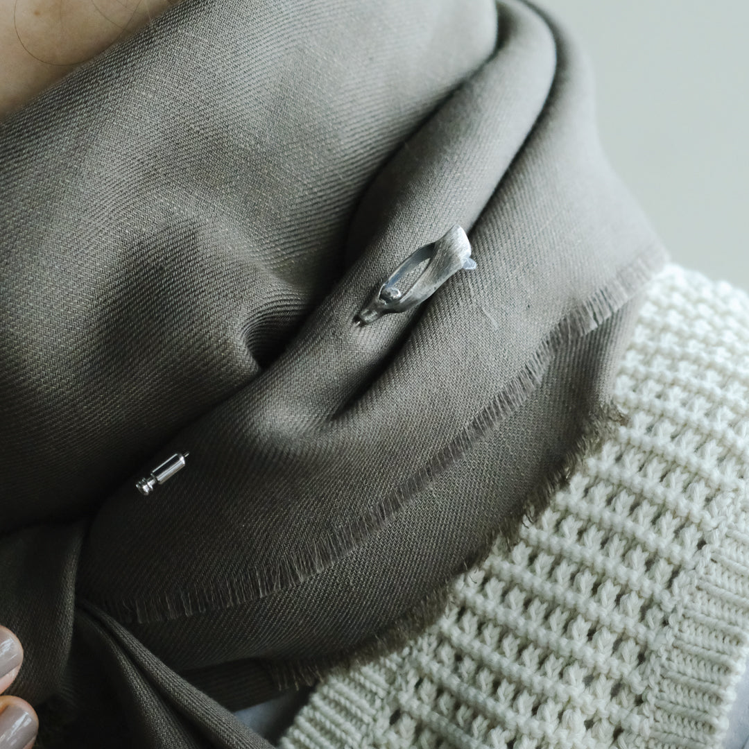 ［Furuhashi michiko］ヤドリギのクラバットピン