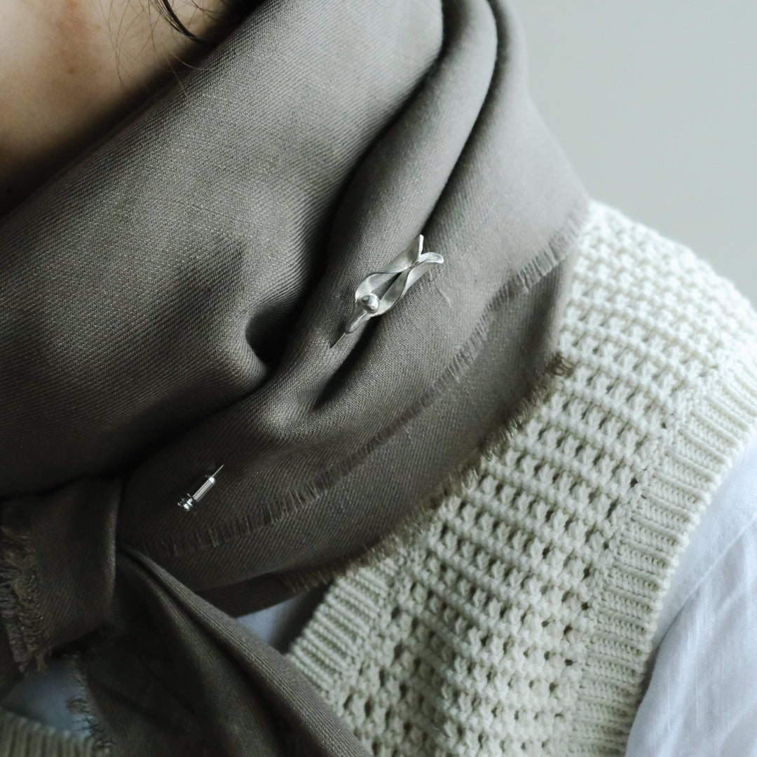 ［Furuhashi michiko］ヤドリギのクラバットピン