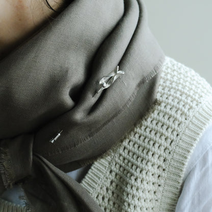 ［Furuhashi michiko］ヤドリギのクラバットピン