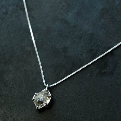 ［装身具LCF］原石水晶の首飾り