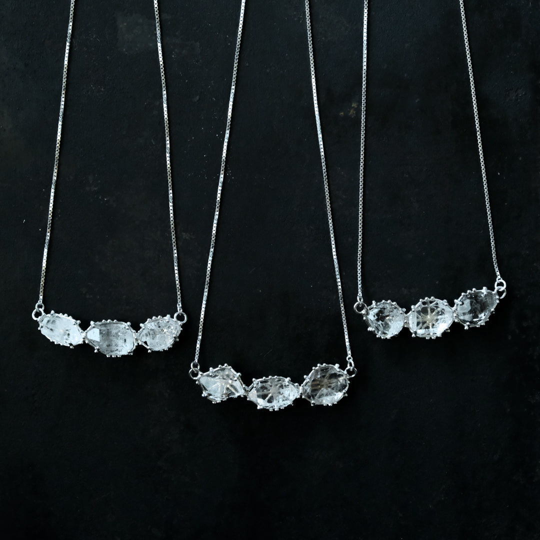 装身具LCF／原石水晶3石の首飾り