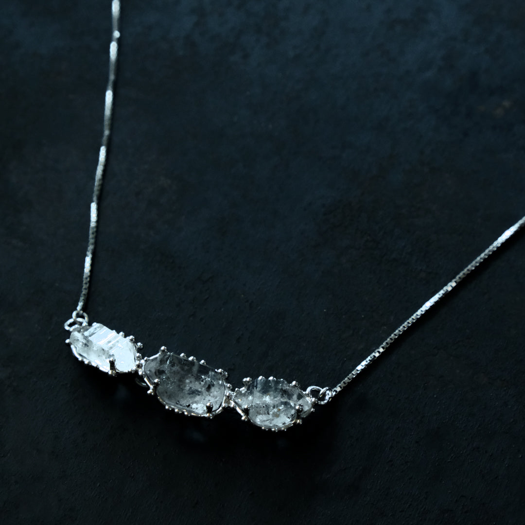 装身具LCF／原石水晶3石の首飾り