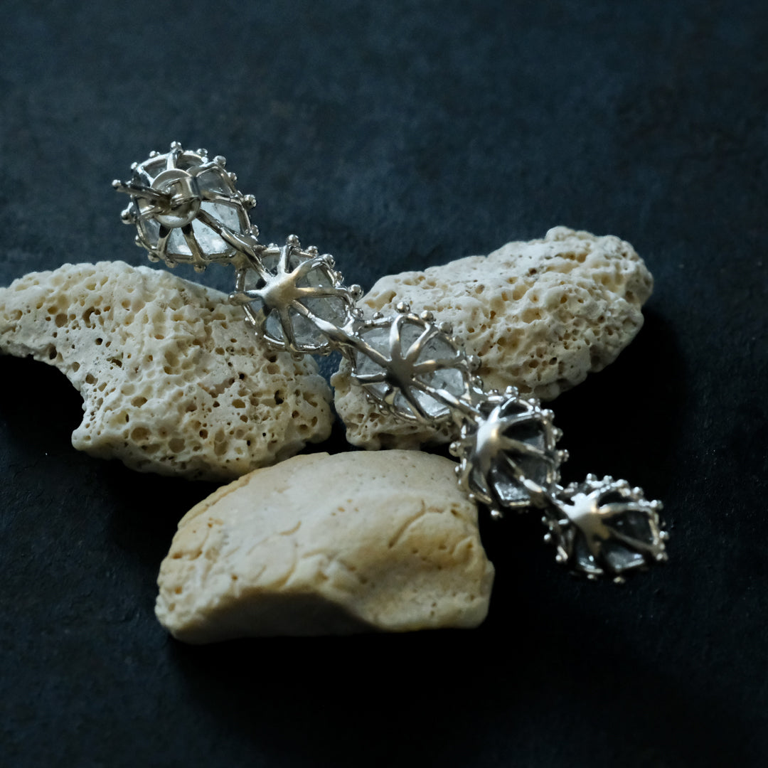 ［装身具LCF］原石水晶のピアス　五石