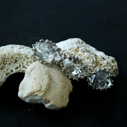 ［装身具LCF］原石水晶のピアス　三石