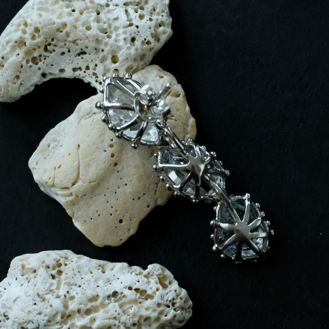 ［装身具LCF］原石水晶のピアス　三石