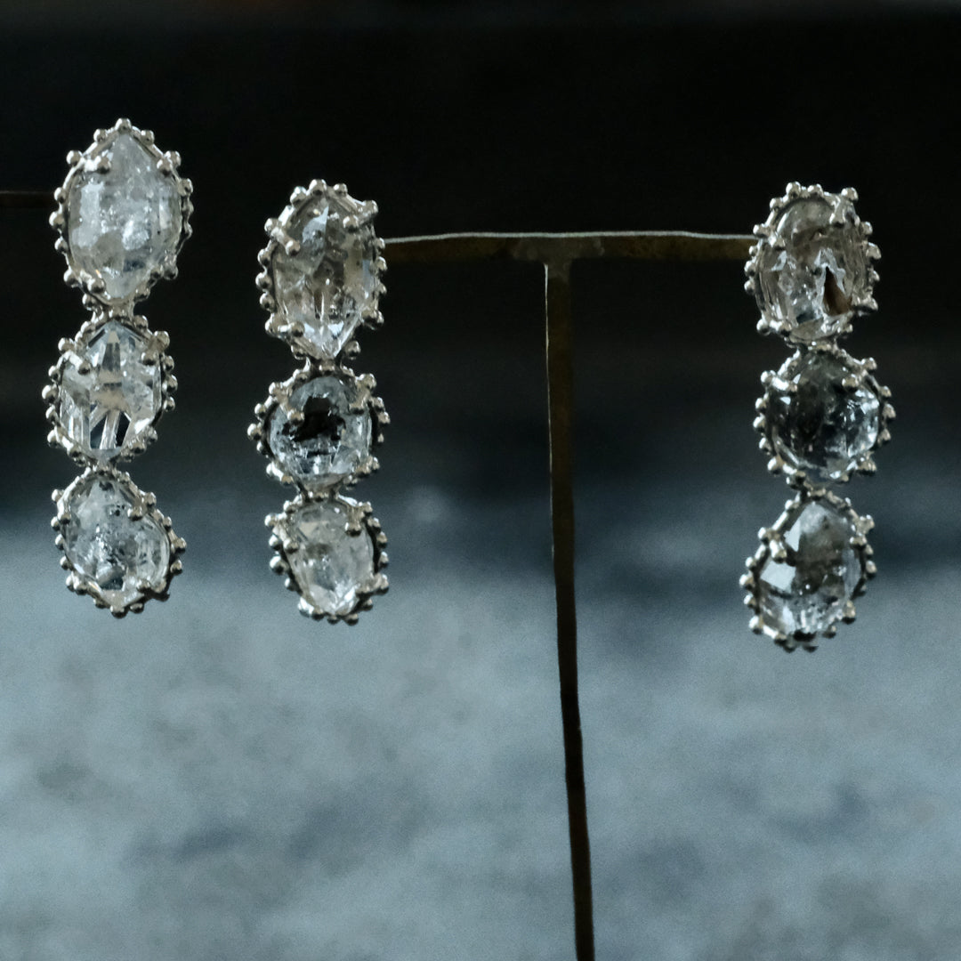 ［装身具LCF］原石水晶のピアス　三石