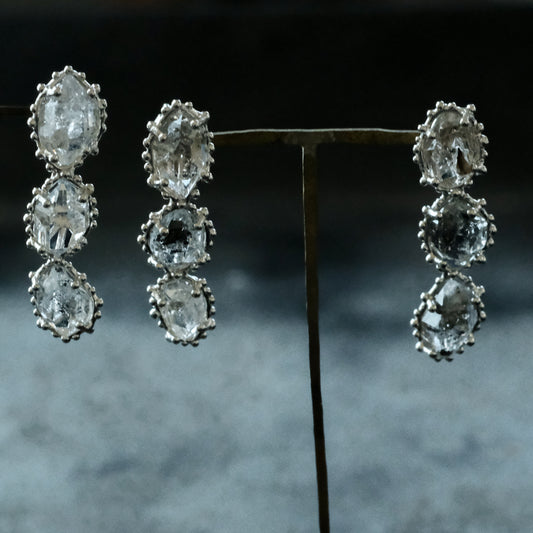 ［装身具LCF］原石水晶のピアス　三石