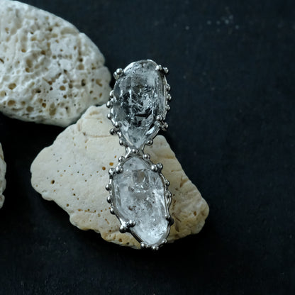 ［装身具LCF］原石水晶のピアス　二石