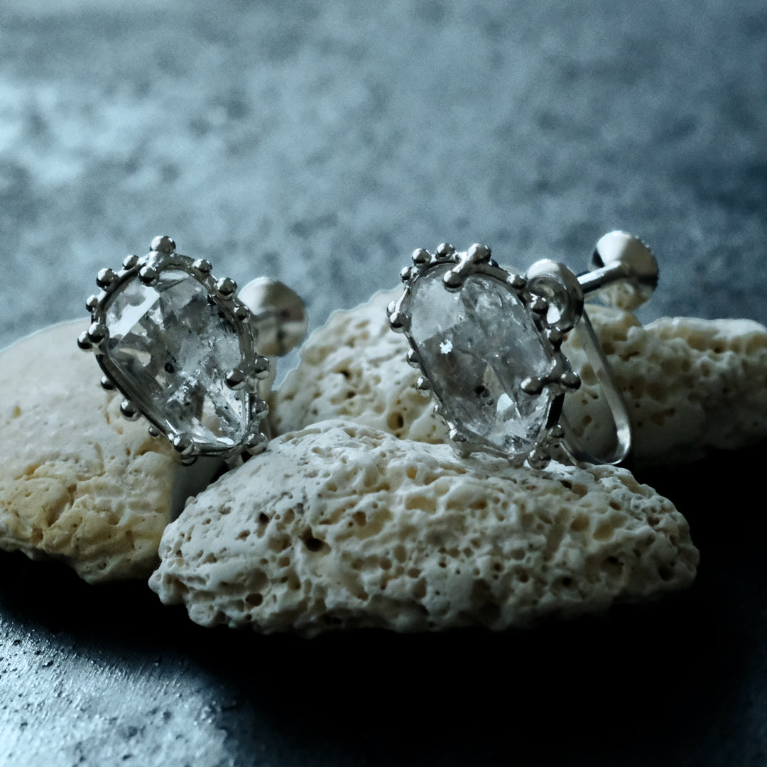 ［装身具LCF］原石水晶のイヤリング