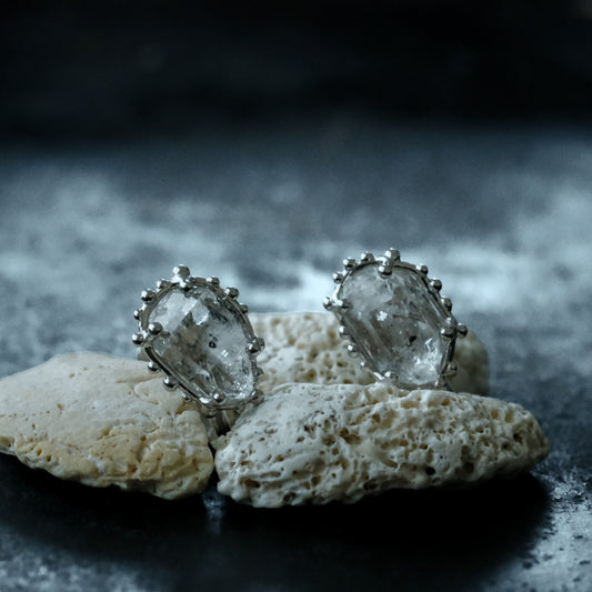 ［装身具LCF］原石水晶のイヤリング