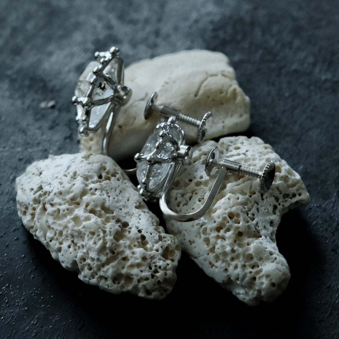 ［装身具LCF］原石水晶のイヤリング