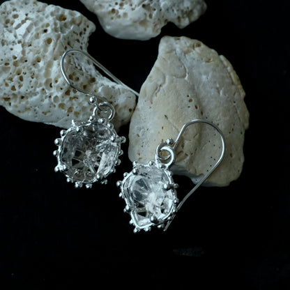 ［装身具LCF］原石水晶のぶらさがりピアス