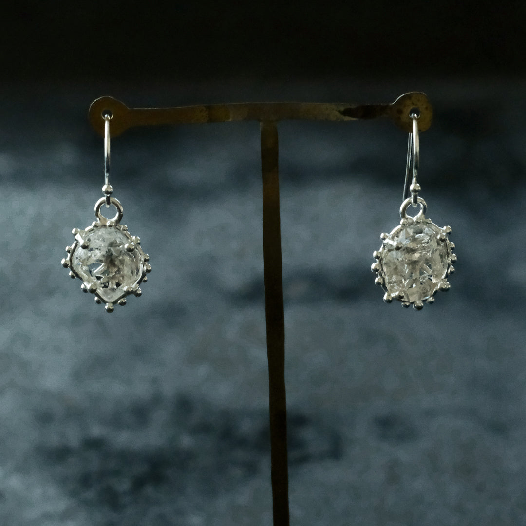 お値下げしました。装身具LCFピアス 装身具LCF］原石水晶のぶらさがりピアス – Envelope - エンベロープ