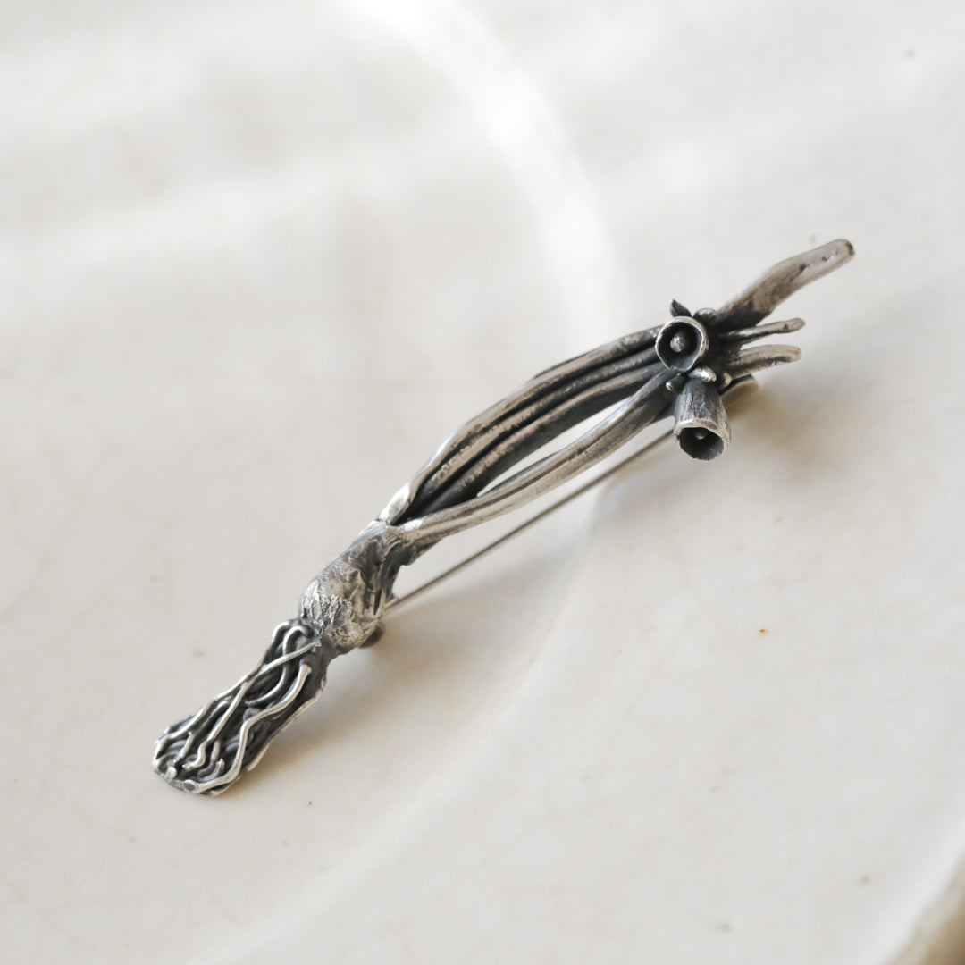 ［Furuhashi michiko］ペチコート水仙のブローチ