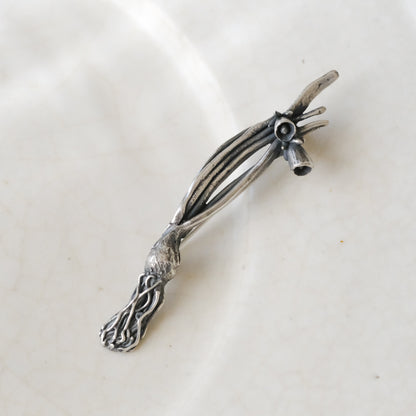 ［Furuhashi michiko］ペチコート水仙のブローチ