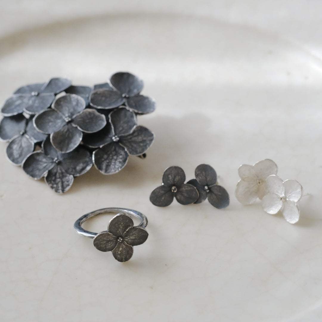 ［Furuhashi michiko］アナベルのブローチ