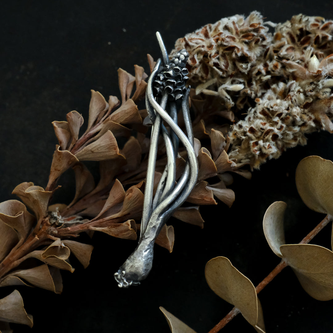 ［Furuhashi michiko］ムスカリのブローチ