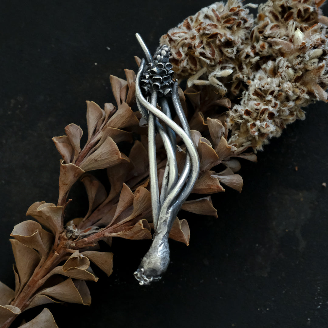 ［Furuhashi michiko］ムスカリのブローチ