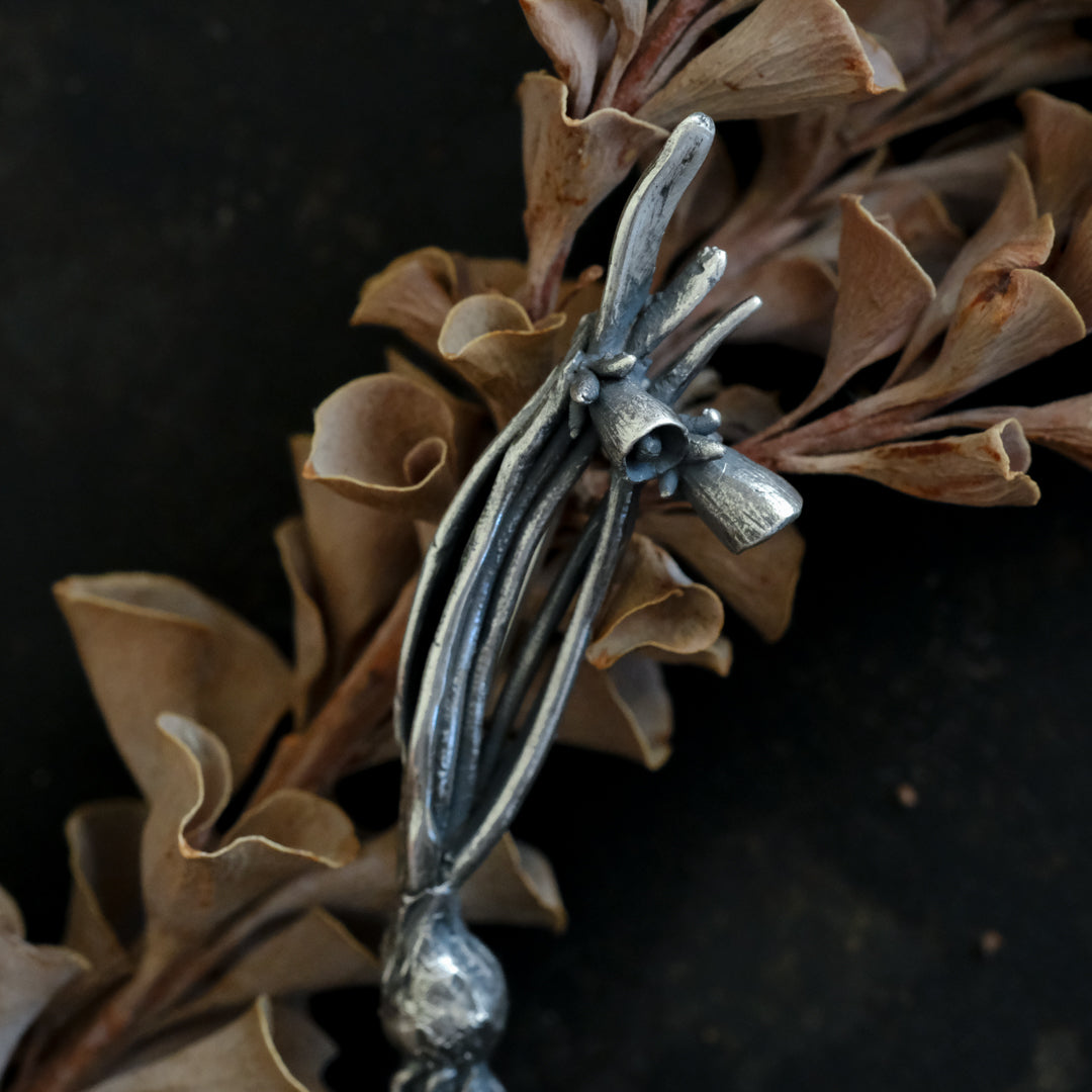 ［Furuhashi michiko］ペチコート水仙のブローチ