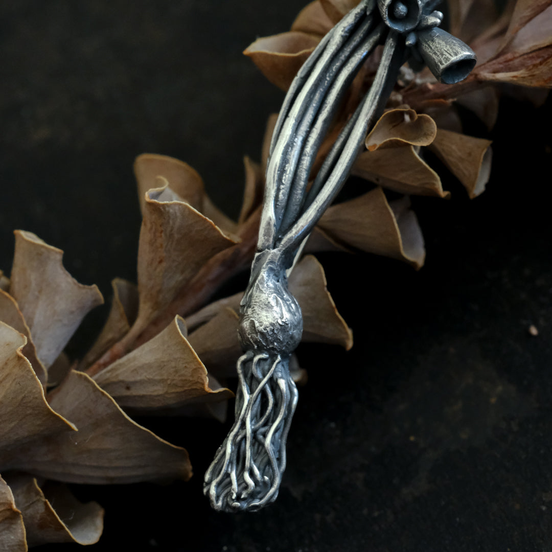 ［Furuhashi michiko］ペチコート水仙のブローチ