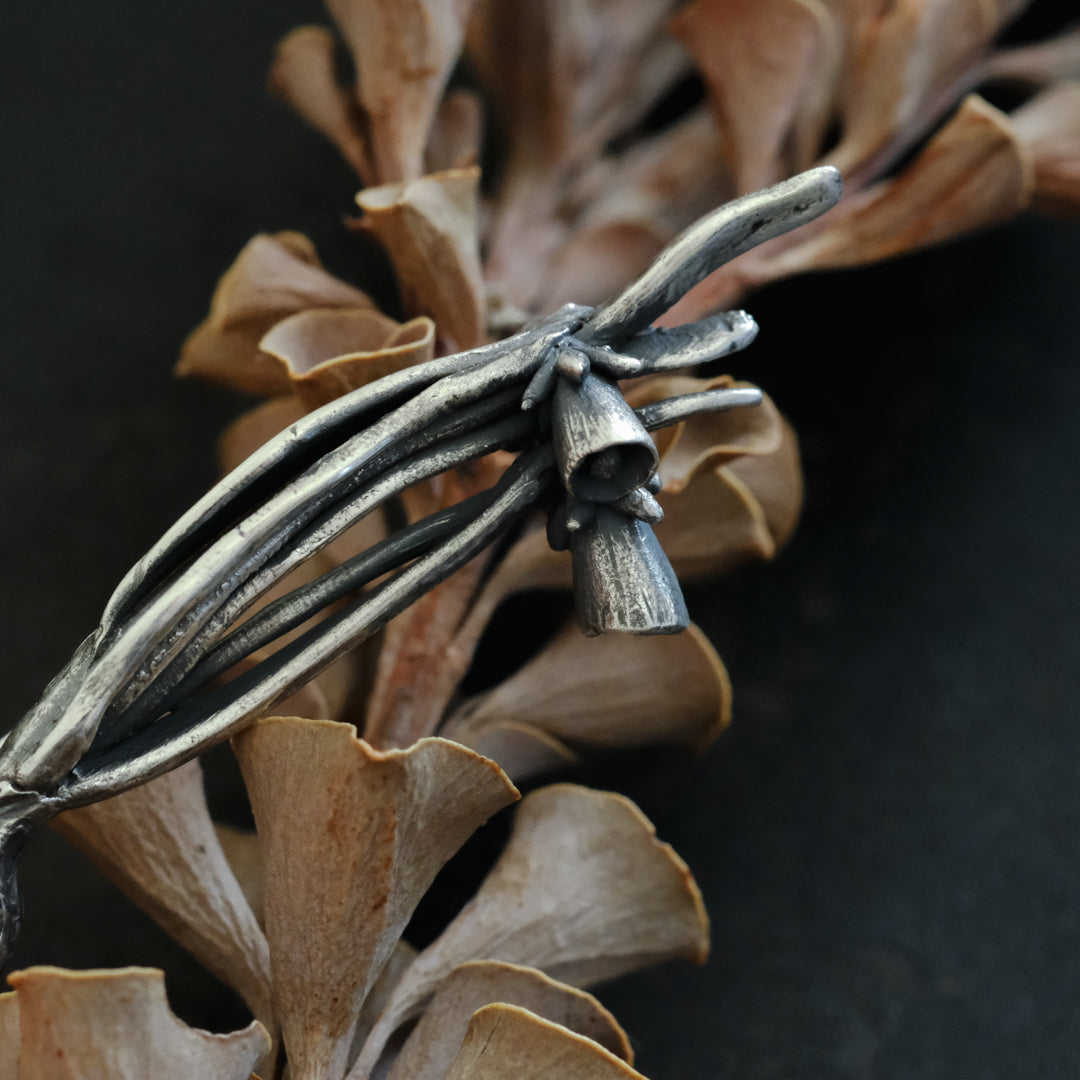 可憐なペチコート水仙のシルバーブローチ – Envelope - エンベロープ