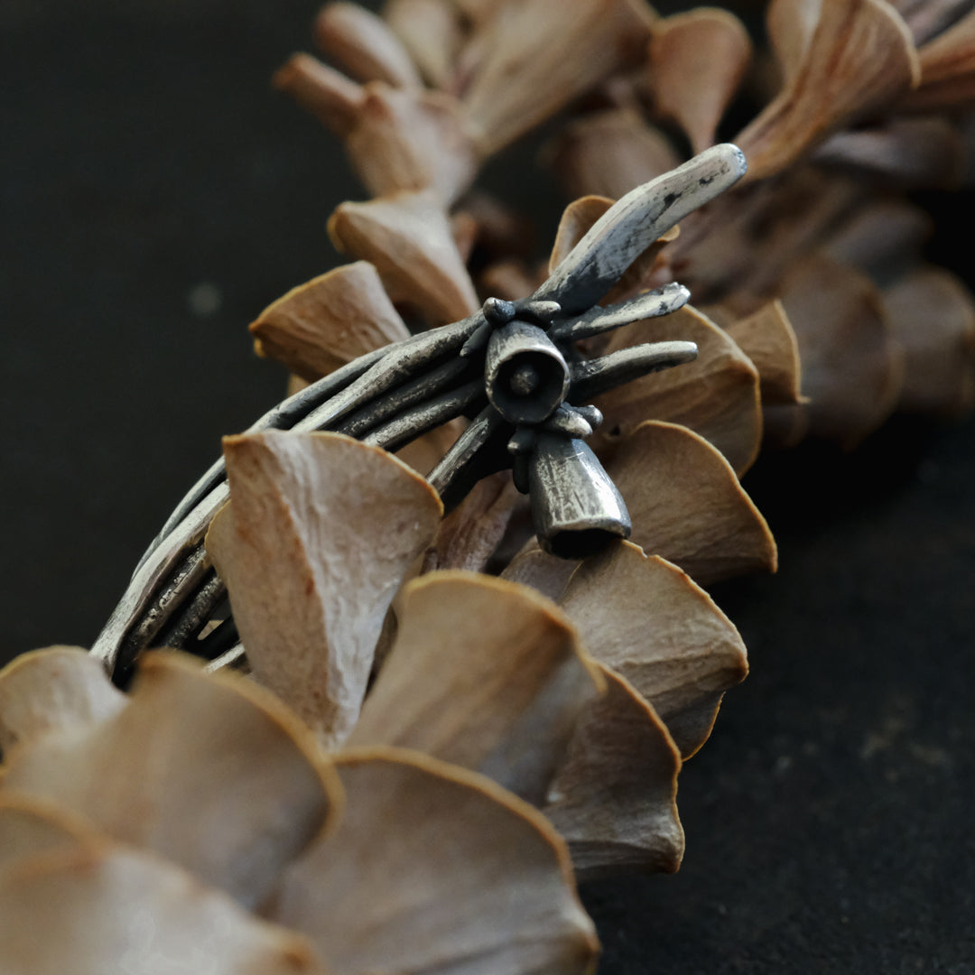 ［Furuhashi michiko］ペチコート水仙のブローチ