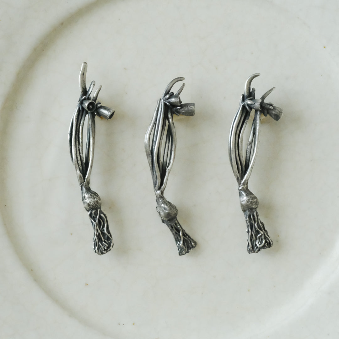 可憐なペチコート水仙のシルバーブローチ – Envelope - エンベロープ