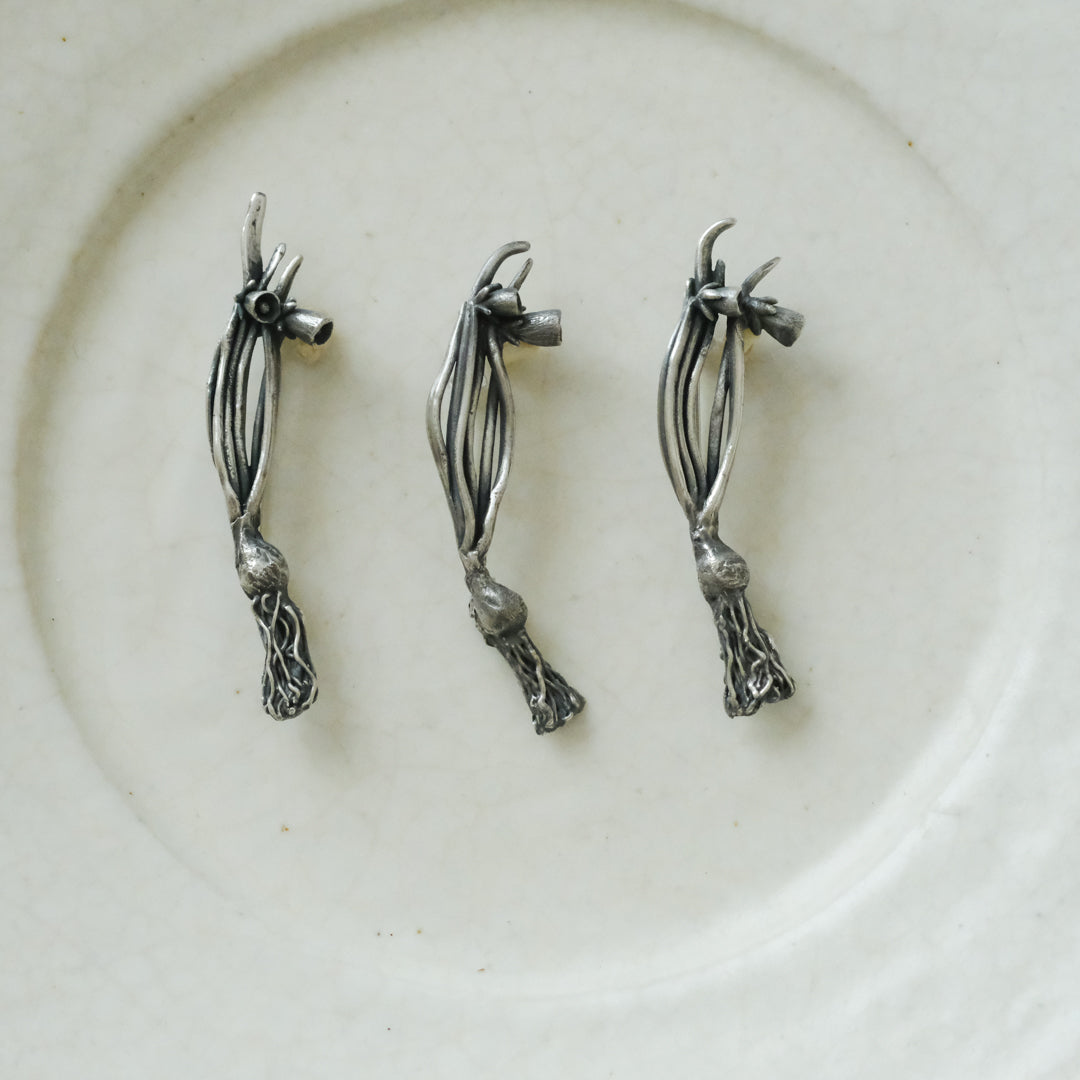 ［Furuhashi michiko］ペチコート水仙のブローチ